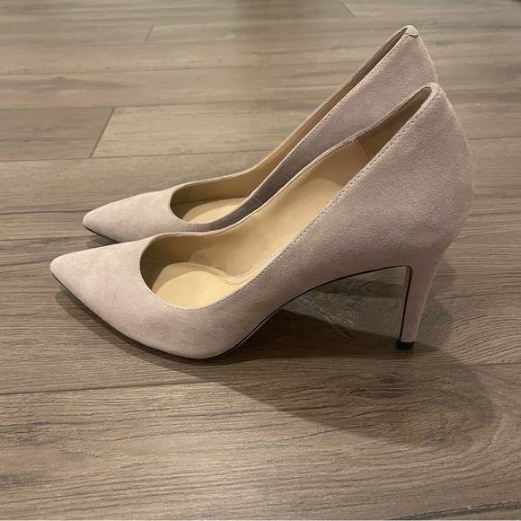 Nordstrom Signature Light Gray Suede pumps / high heels - Picture 3 of 7